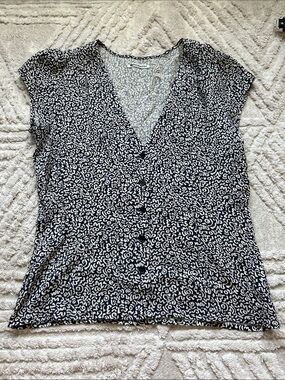 Reformation Black & White Printed V‑Neck Cap Sleeve Top